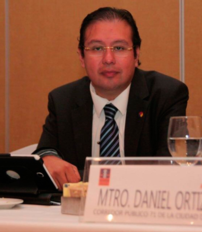 Doctor Daniel Ortiz Lora Docente de la Universidad LEX